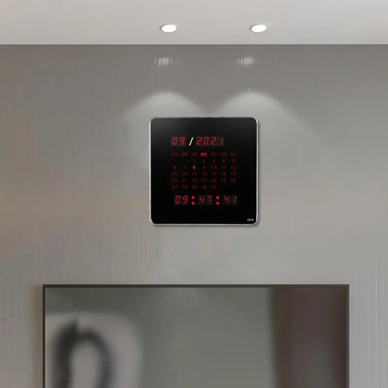 horloge calendrier avec date jour et heure et année -