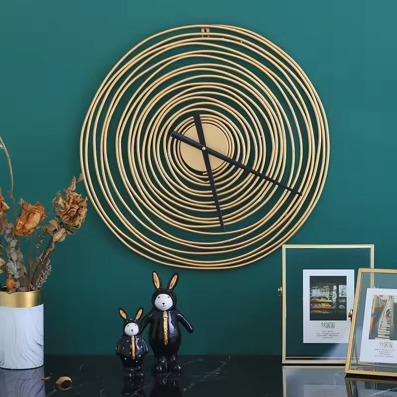 Horloge En Métal Dorée